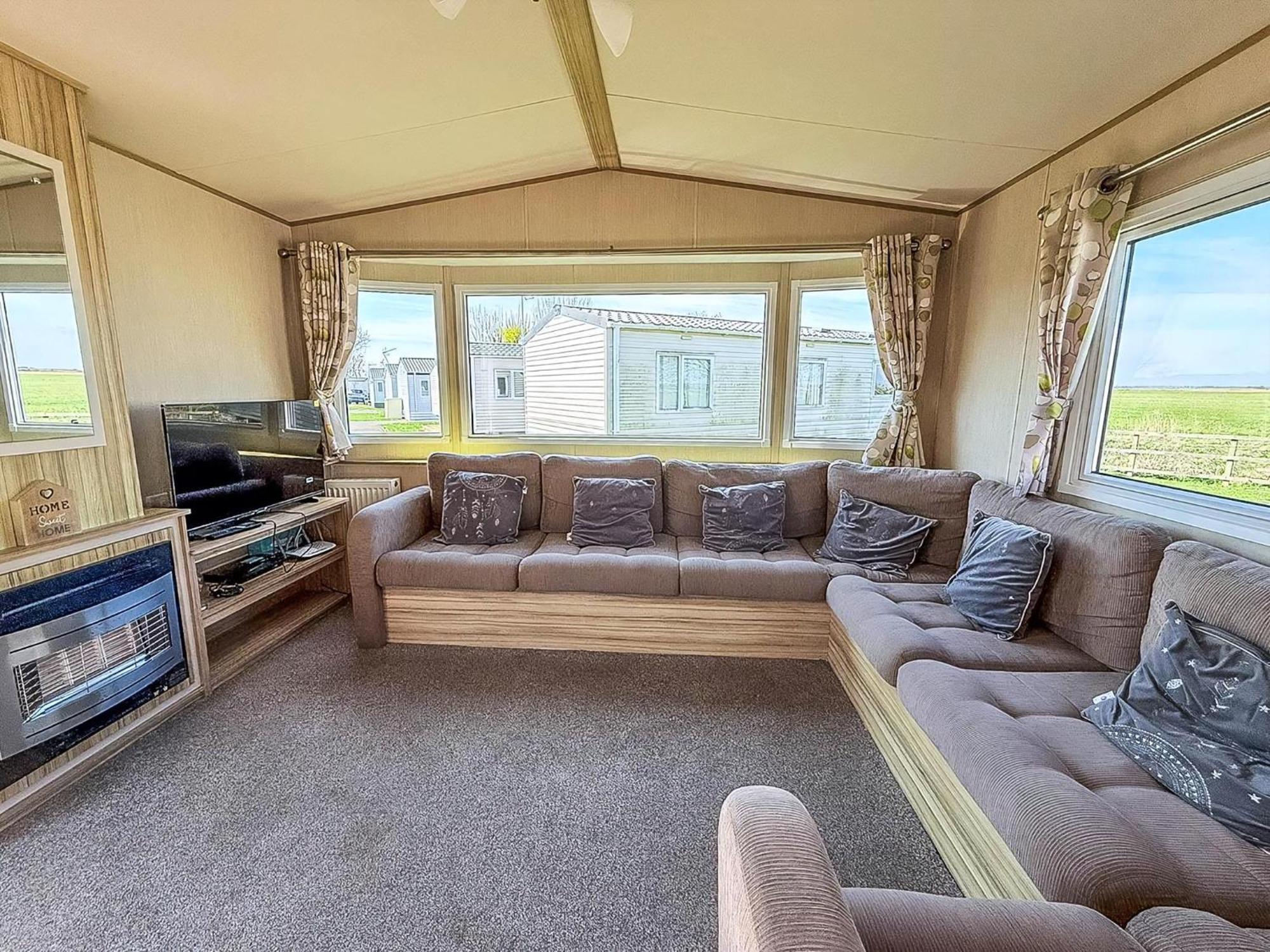 6 Berth Caravan For Hire With Wifi At Seawick Holiday Park In Essex Ref 27025Hv Clacton-on-Sea Esterno foto